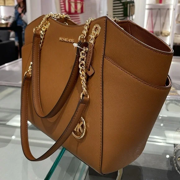 Michael Kors MICHAEL KORS
Jet Set Large Saffiano Leather Shoulder Tote Bag
NWT - Picture 12 of 16